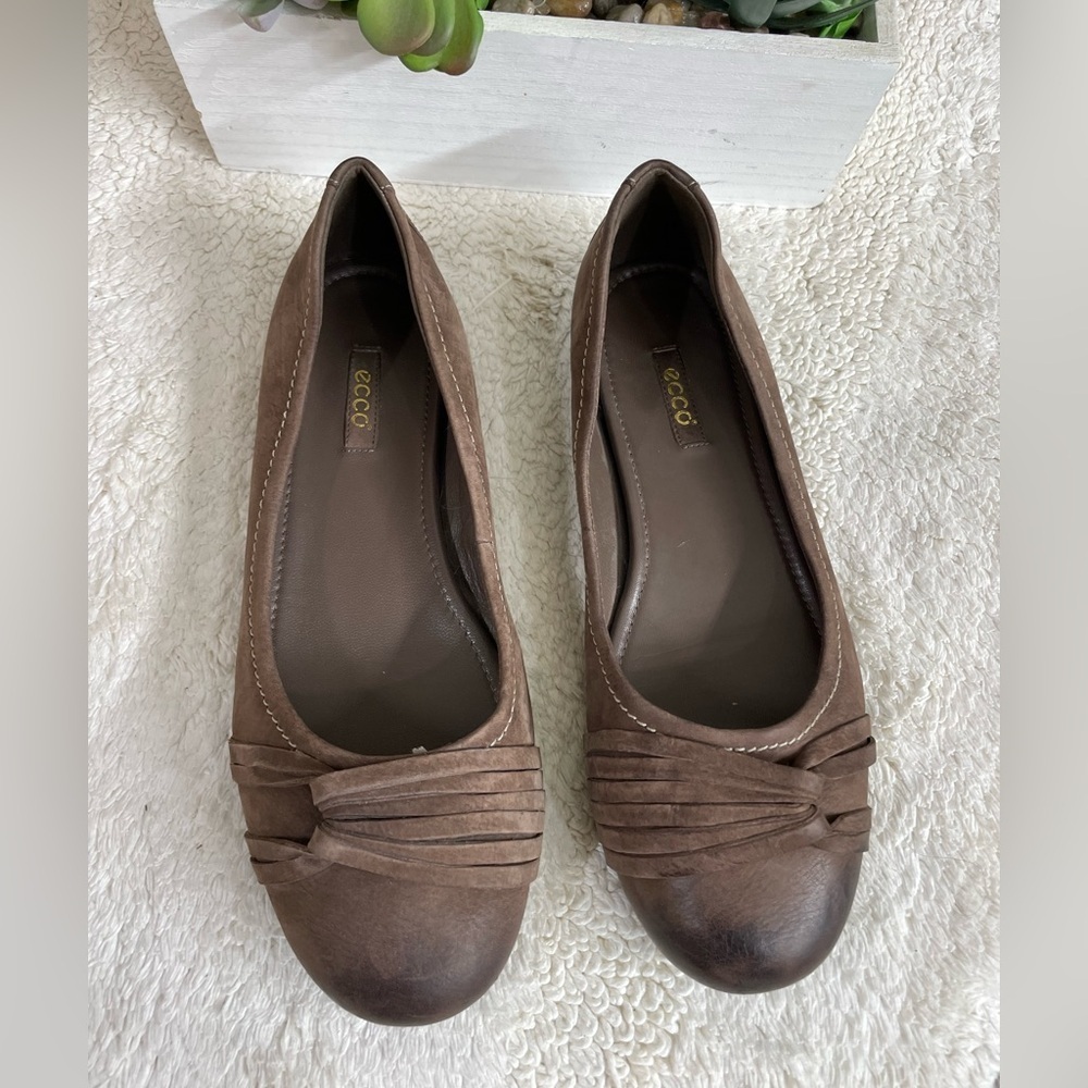 Ecco flats shoes size 8.5